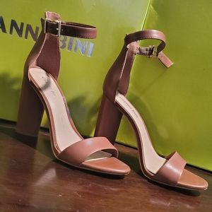 Gianni Bini, 7 1/2, tan heel
